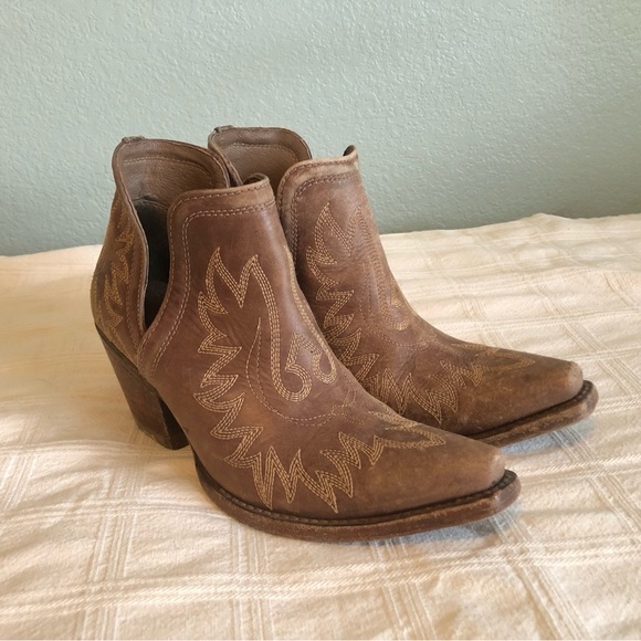 Ariat Shoes - ARIAT Dixon bown booties 7.5B women ankle boots